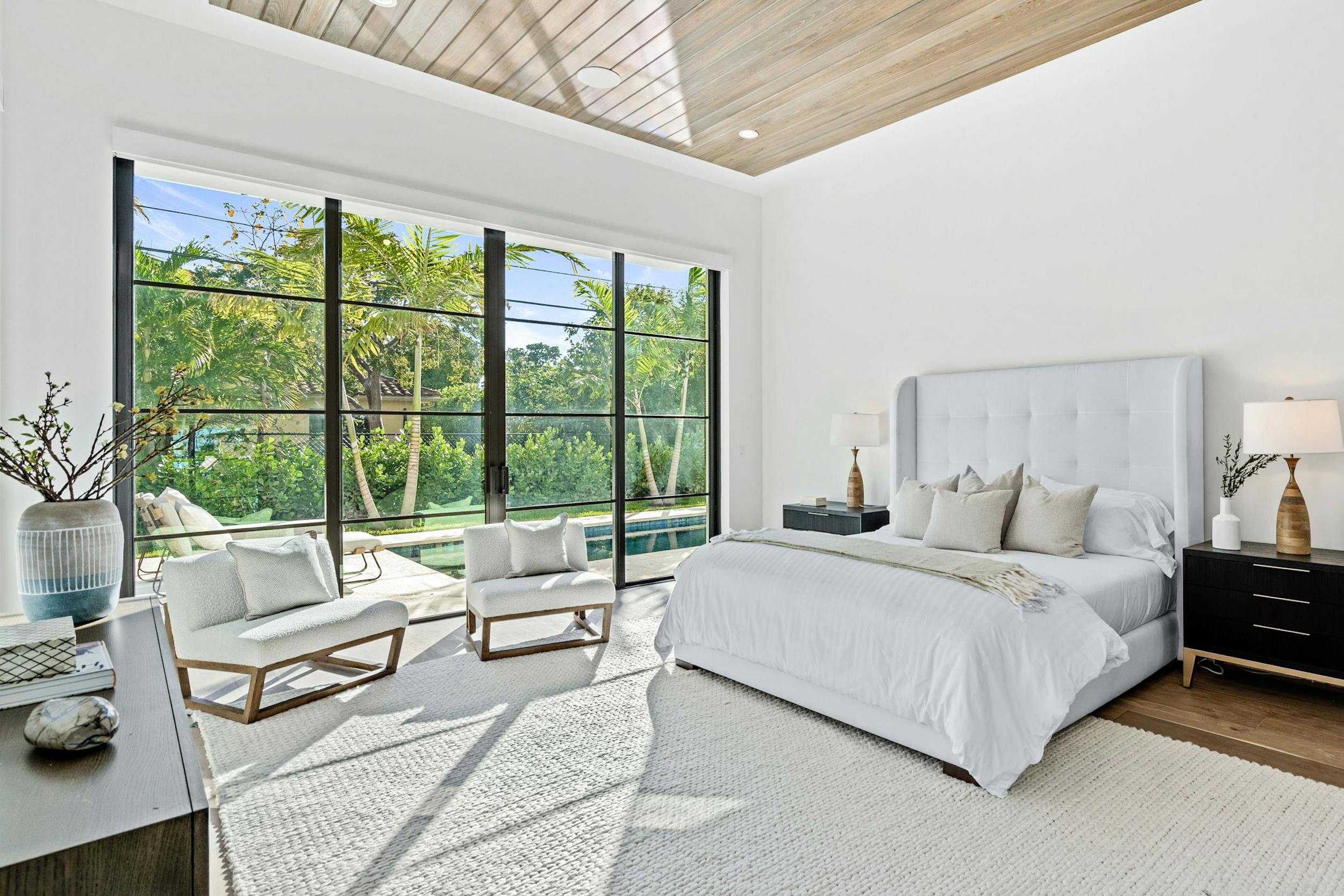 Meridith-Baer-Home-Home-Staging-Florida-Murray-Transitional-Luxury-Homes-Transitional-Master-Bedroom